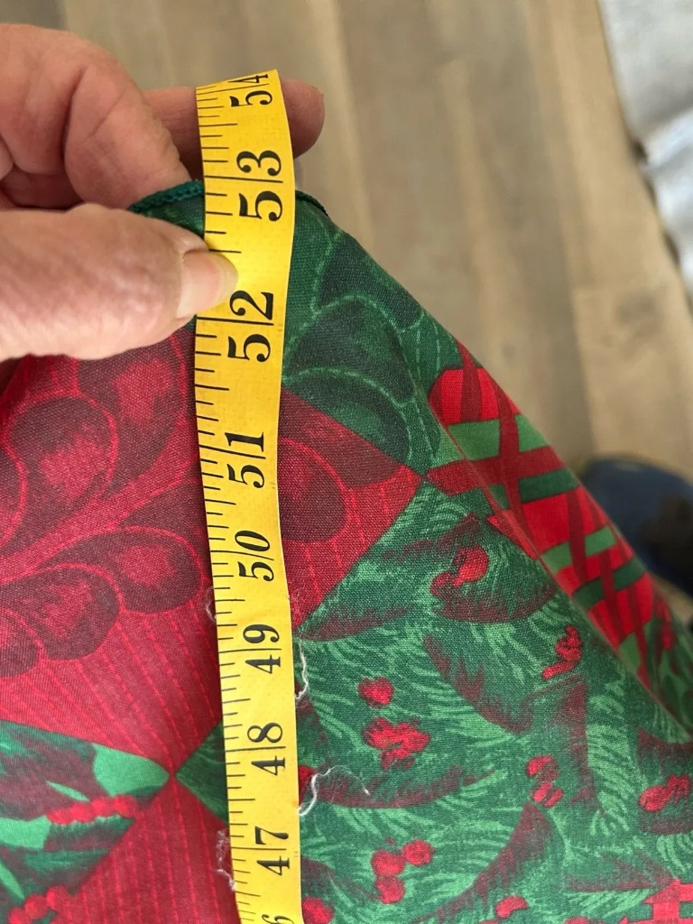 Holiday Country Patchwork Print Tablecloth in Red & Green Rectangle